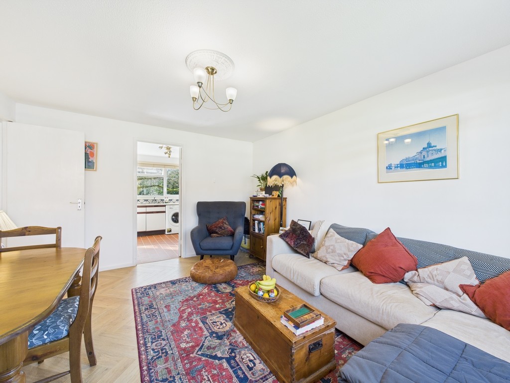 2 bed flat for sale in Fender House, Horsham  - Property Image 8