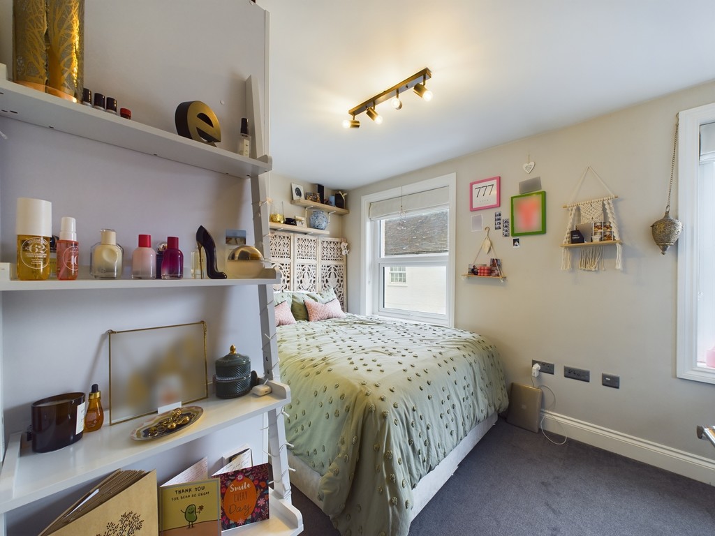 2 bed flat to rent in Queen Street, Horsham  - Property Image 6