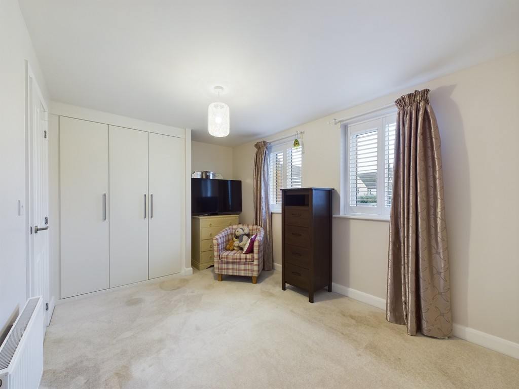 3 bed semi-detached house to rent in Staples Close, Horsham  - Property Image 9