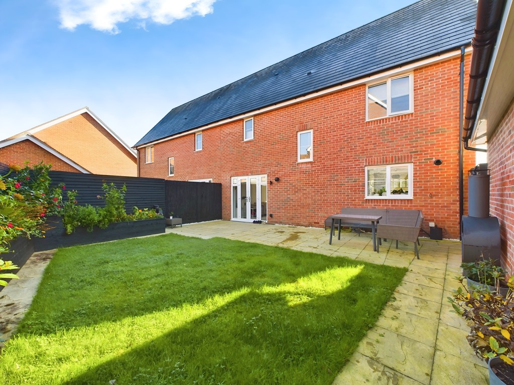 3 bed semi-detached house for sale in Arun Valley Way, Horsham  - Property Image 9