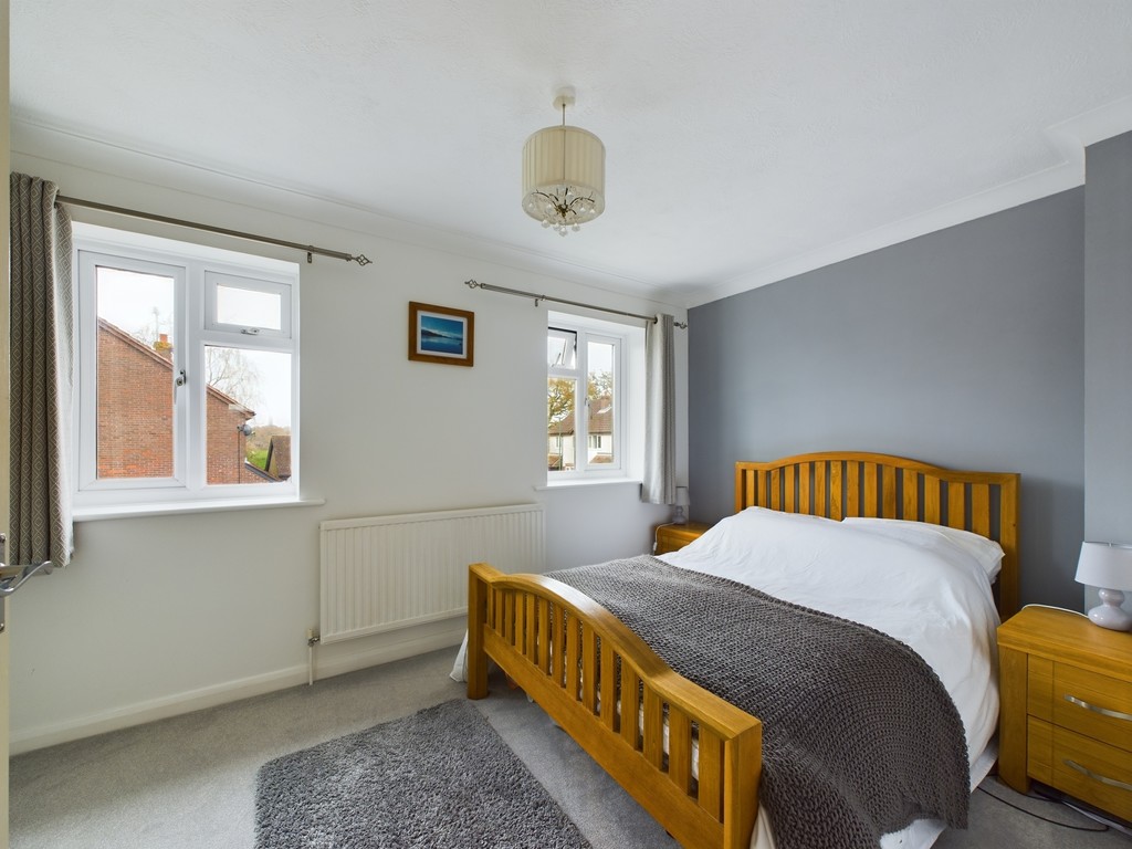 3 bed semi-detached house for sale in Earlswood Close, Horsham  - Property Image 14