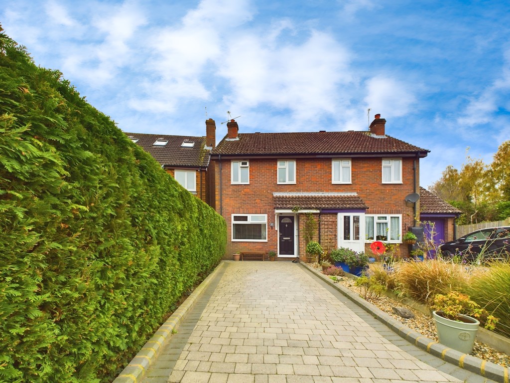 3 bed semi-detached house for sale in Earlswood Close, Horsham  - Property Image 11