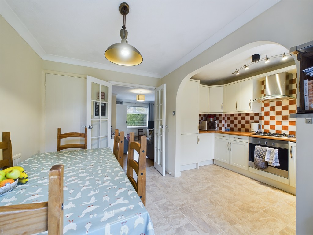 3 bed semi-detached house for sale in Earlswood Close, Horsham  - Property Image 13