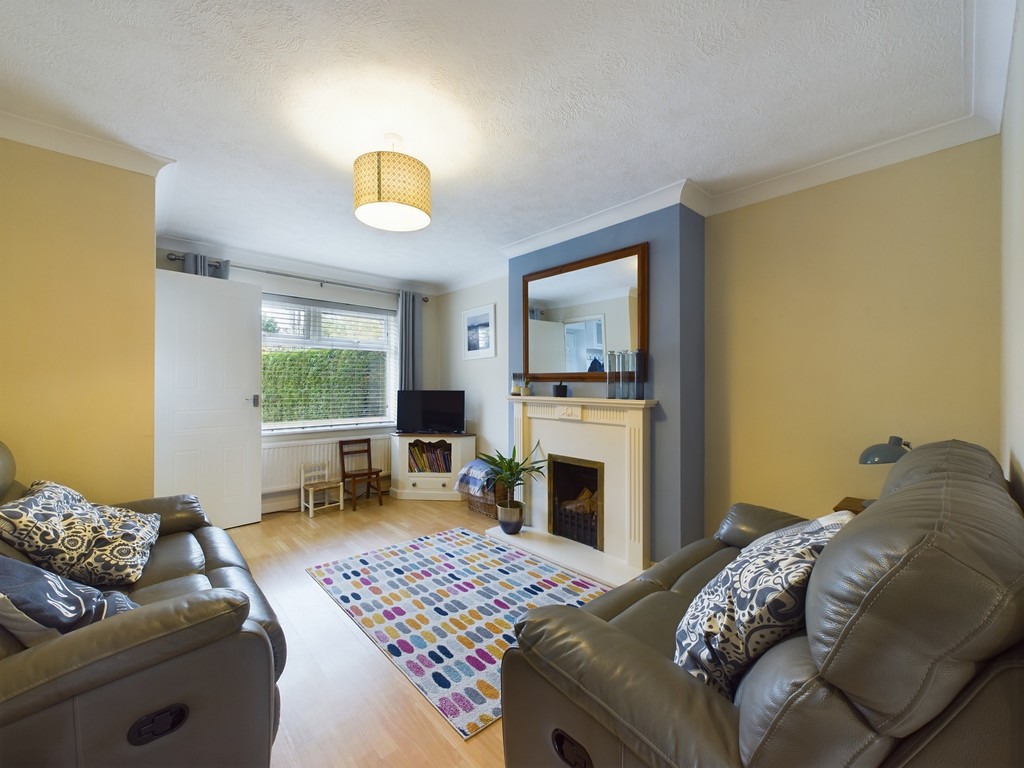 3 bed semi-detached house for sale in Earlswood Close, Horsham  - Property Image 2