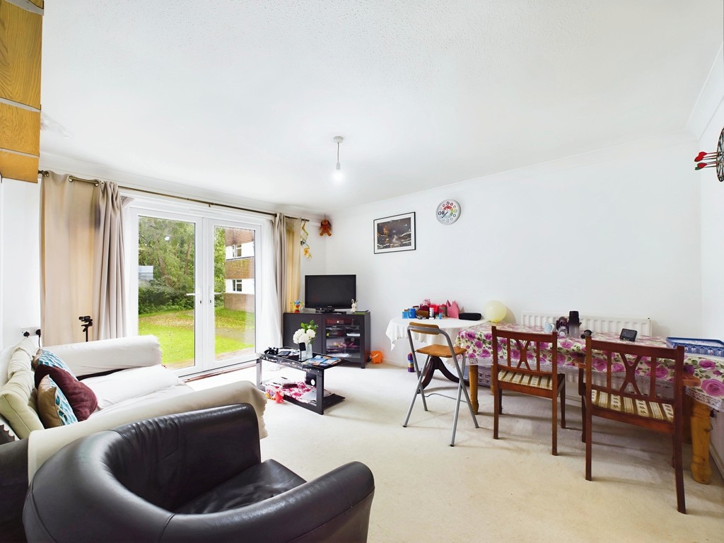 2 bed apartment for sale in Fender House, Horsham  - Property Image 8