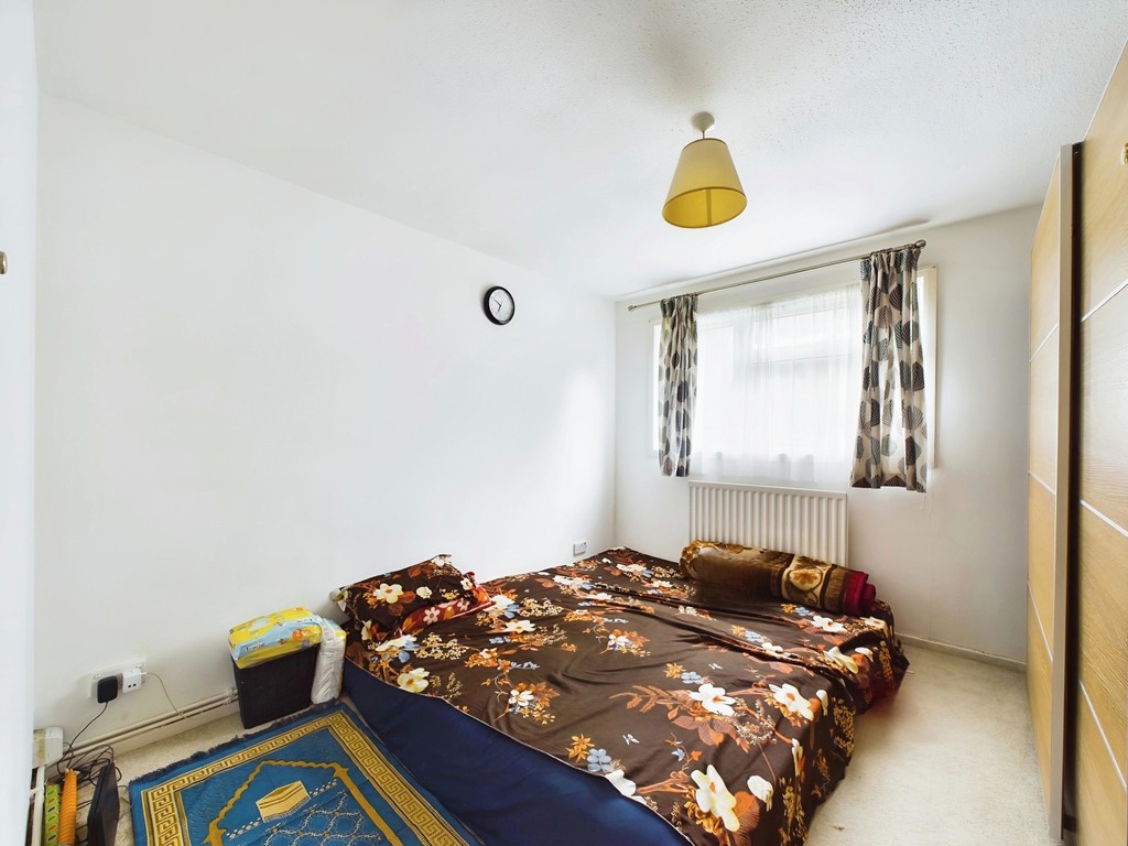 2 bed apartment for sale in Fender House, Horsham  - Property Image 6