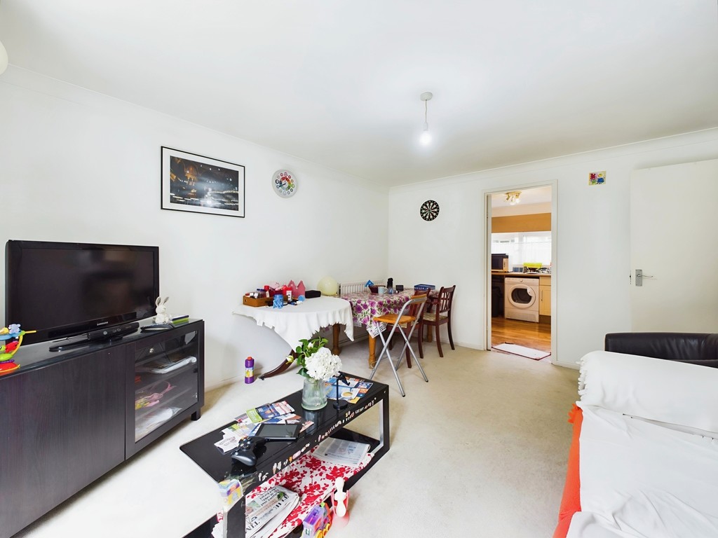 2 bed apartment for sale in Fender House, Horsham  - Property Image 5