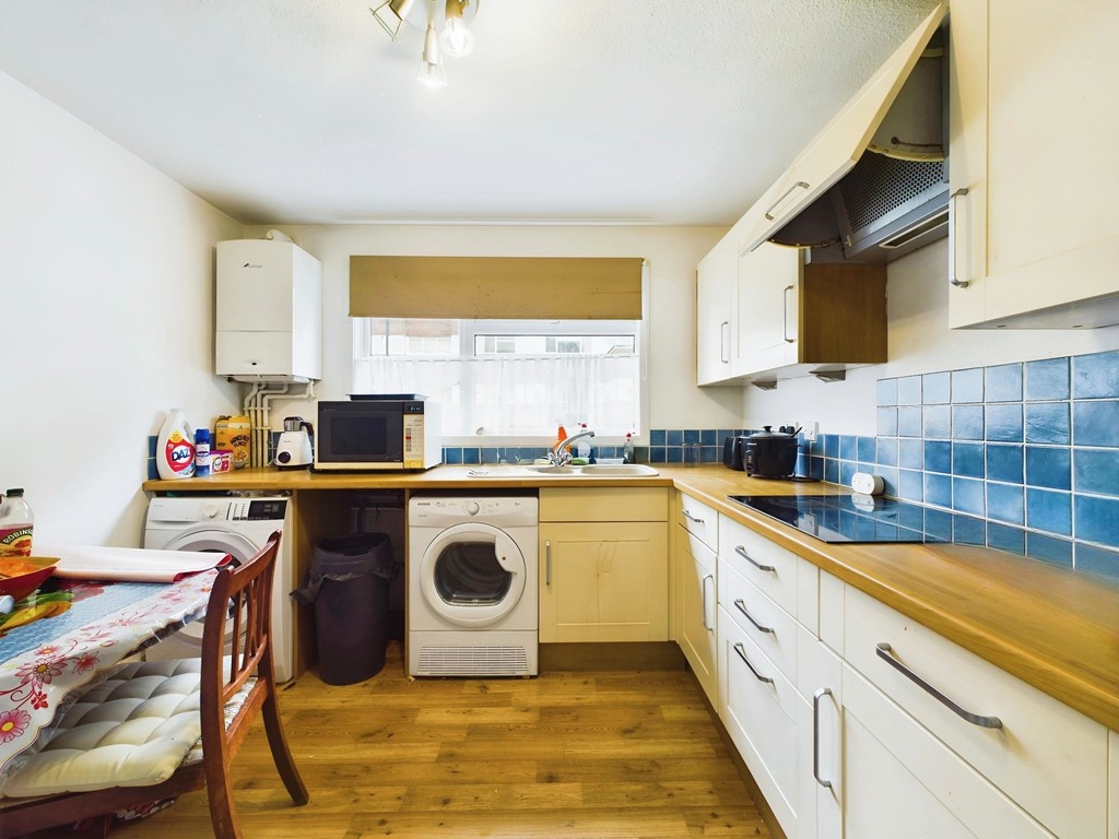 2 bed apartment for sale in Fender House, Horsham  - Property Image 3