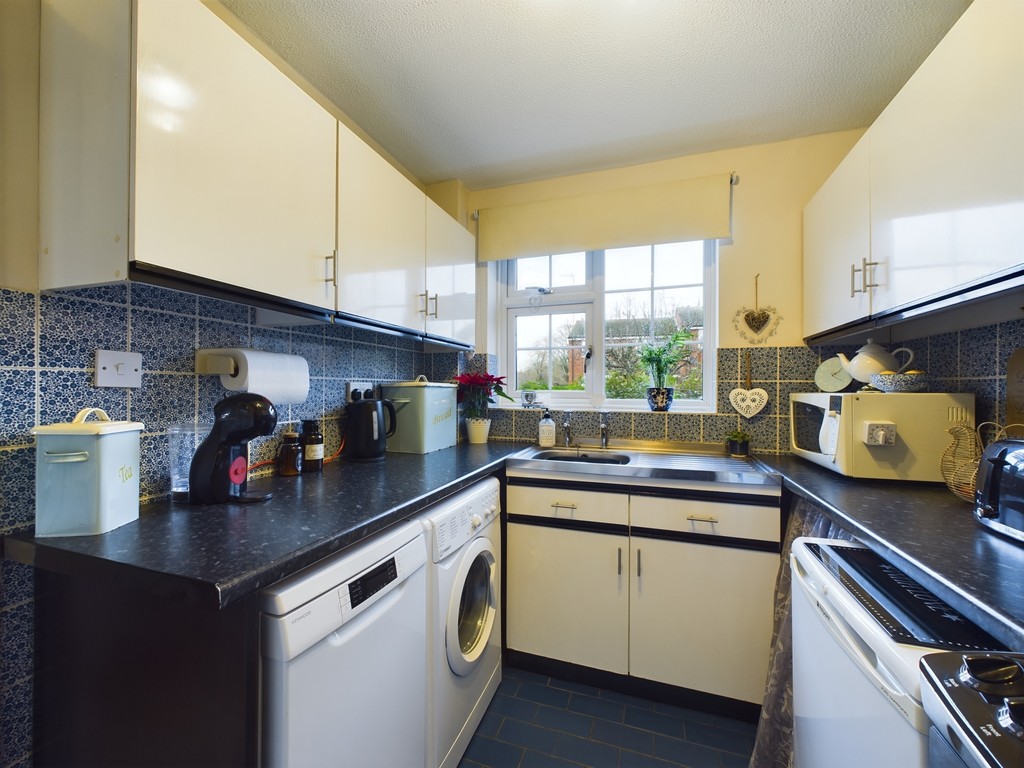 3 bed semi-detached house for sale in Somergate, Horsham  - Property Image 12