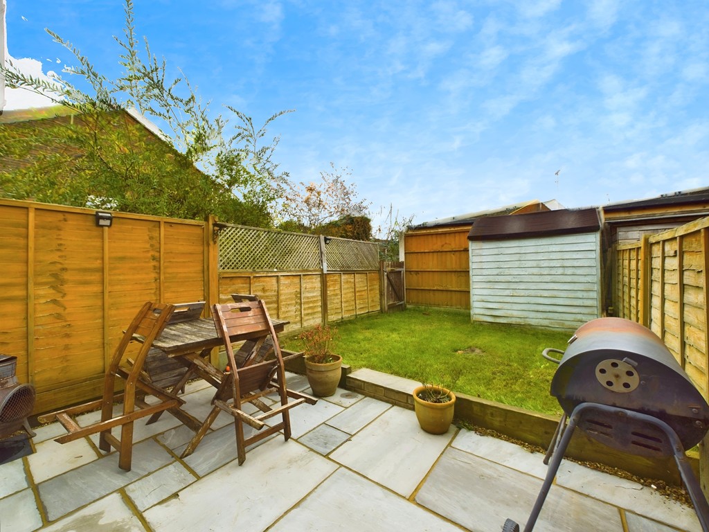 2 bed terraced house for sale in Hazelhurst Crescent, Horsham  - Property Image 10