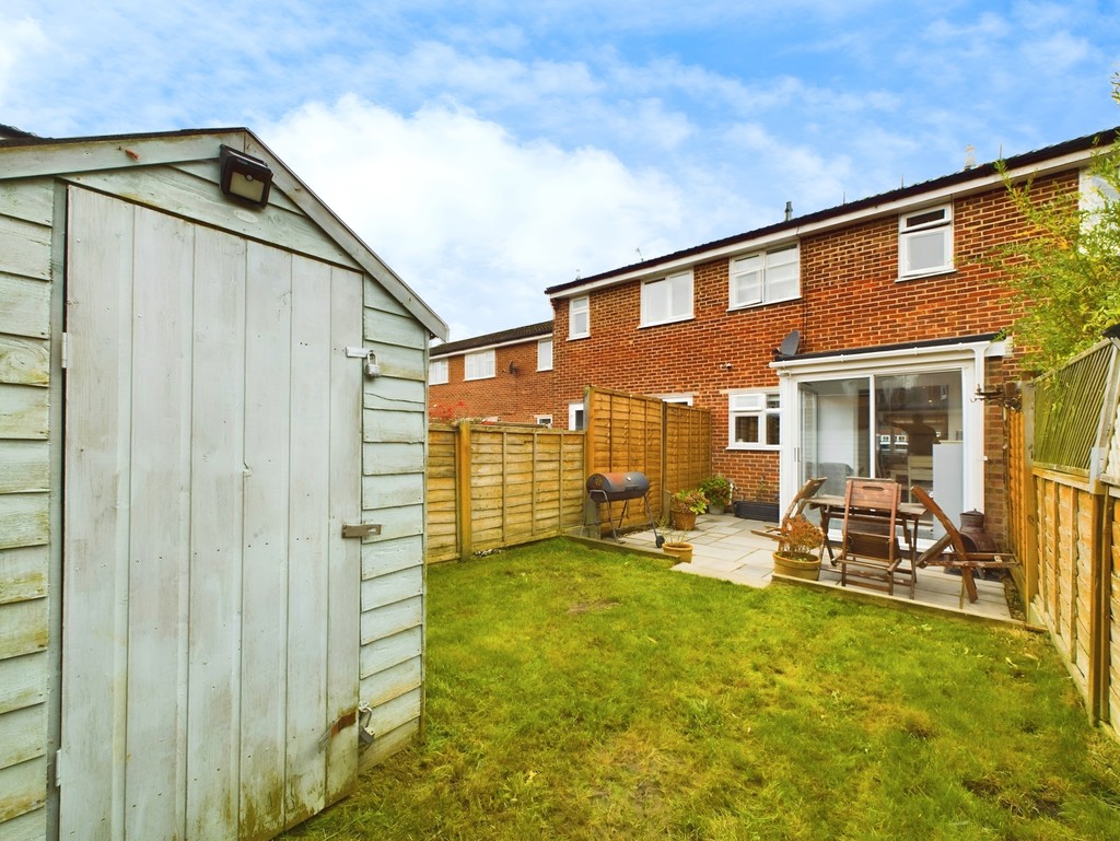 2 bed terraced house for sale in Hazelhurst Crescent, Horsham  - Property Image 12