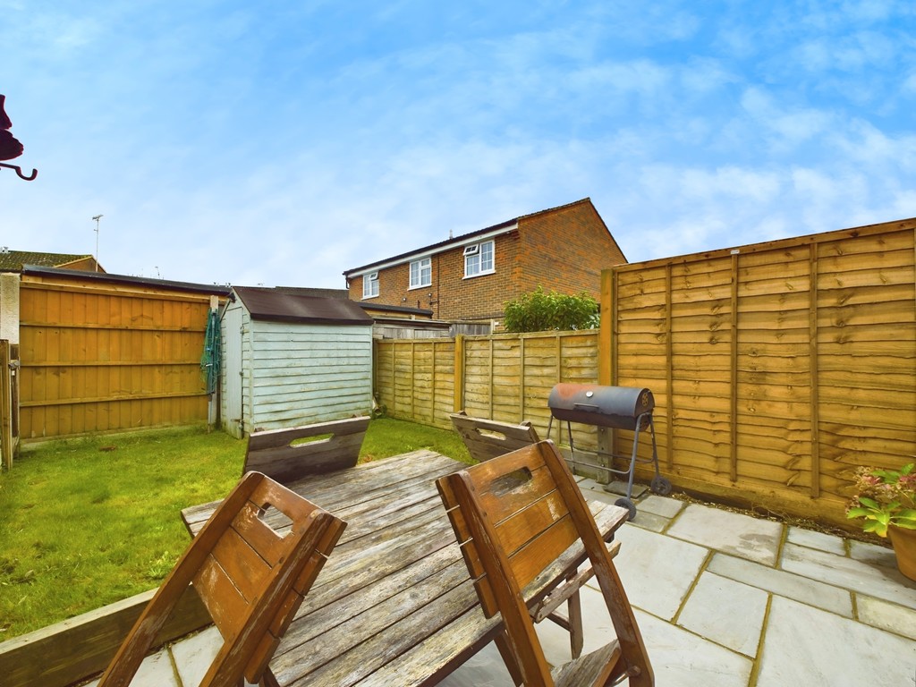 2 bed terraced house for sale in Hazelhurst Crescent, Horsham  - Property Image 11