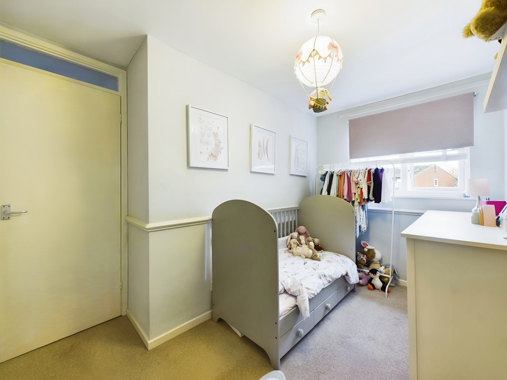 2 bed terraced house for sale in Hazelhurst Crescent, Horsham  - Property Image 5