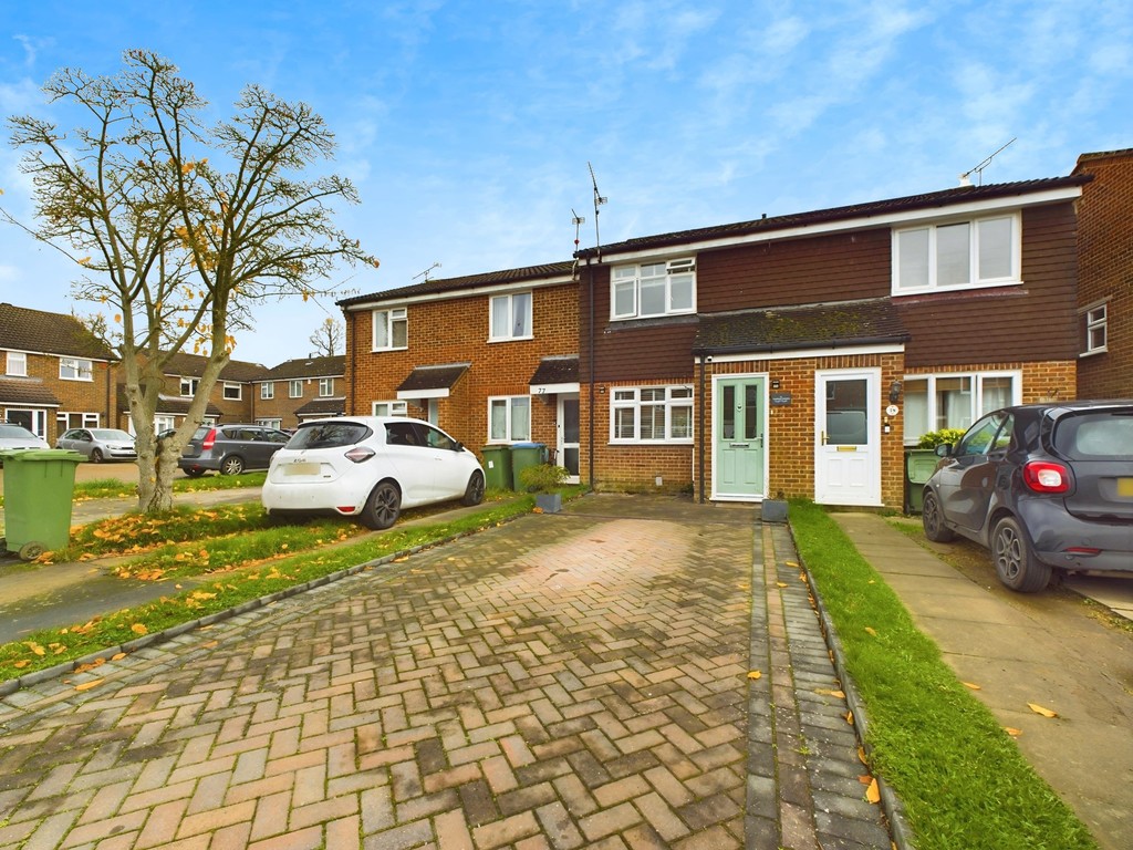 2 bed terraced house for sale in Hazelhurst Crescent, Horsham  - Property Image 1