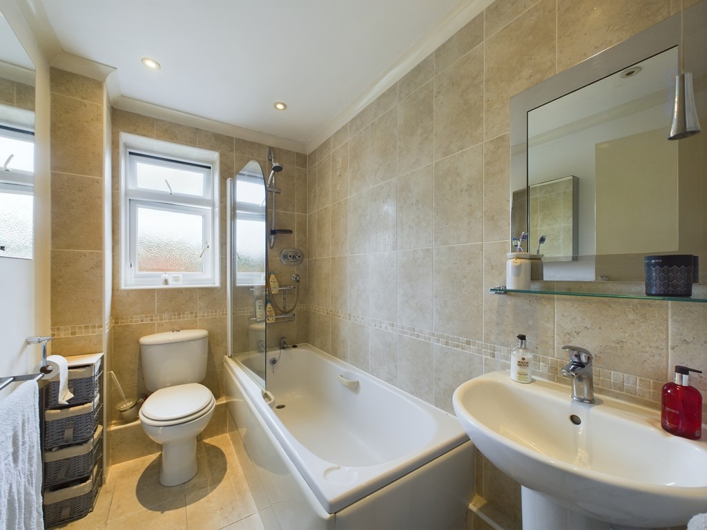 2 bed terraced house for sale in Hazelhurst Crescent, Horsham  - Property Image 6