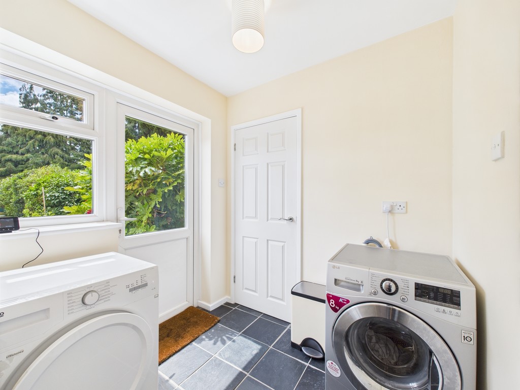 3 bed semi-detached house for sale in Lambs Farm Road, Horsham  - Property Image 14