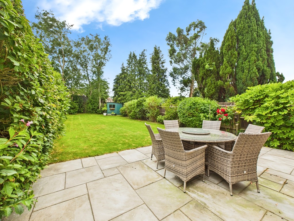 3 bed semi-detached house for sale in Lambs Farm Road, Horsham  - Property Image 10