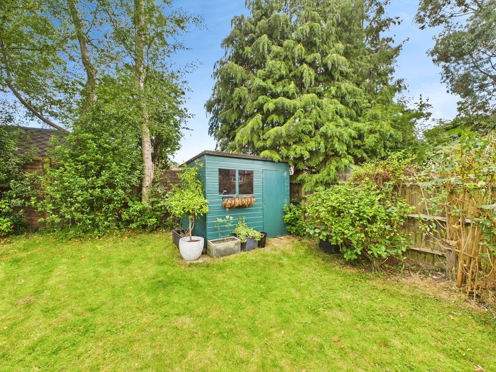 3 bed semi-detached house for sale in Lambs Farm Road, Horsham  - Property Image 20