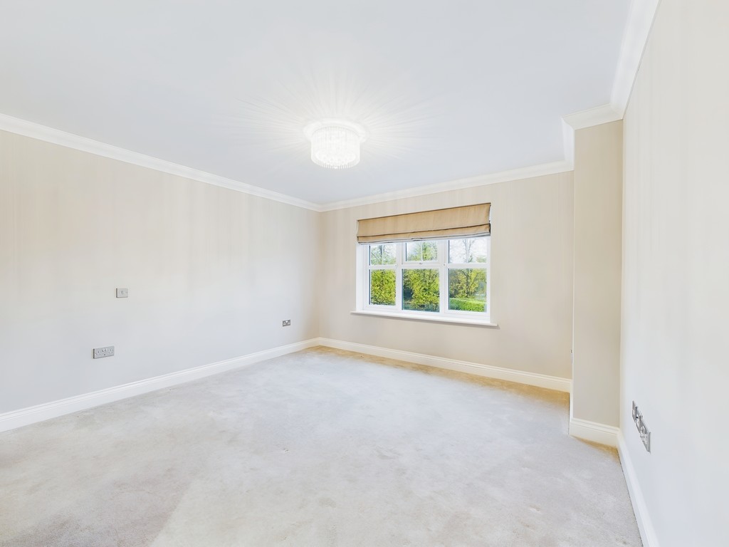 2 bed for sale in Chantry Court, Horsham  - Property Image 5