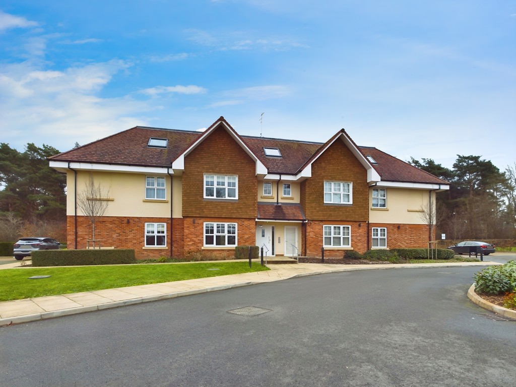 2 bed for sale in Chantry Court, Horsham, RH12