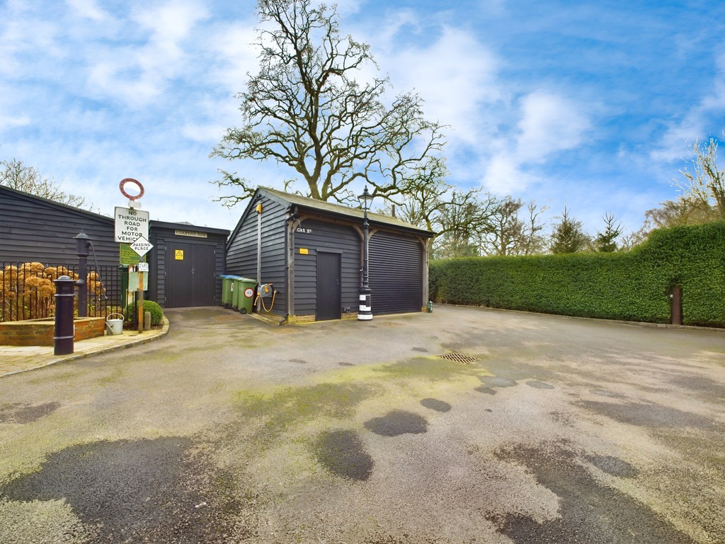 4 bed semi-detached house for sale in Brighton Road, Horsham  - Property Image 23