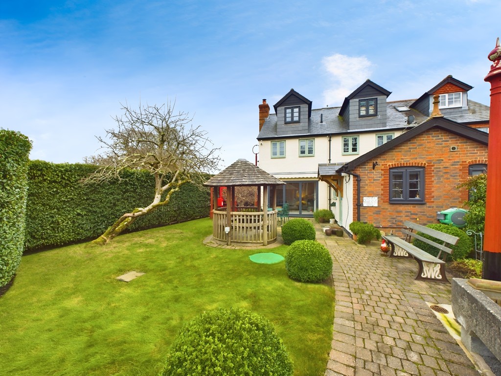 4 bed semi-detached house for sale in Brighton Road, Horsham  - Property Image 10