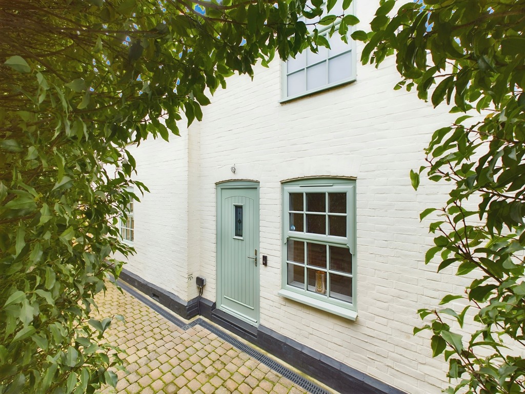 4 bed semi-detached house for sale in Brighton Road, Horsham  - Property Image 1