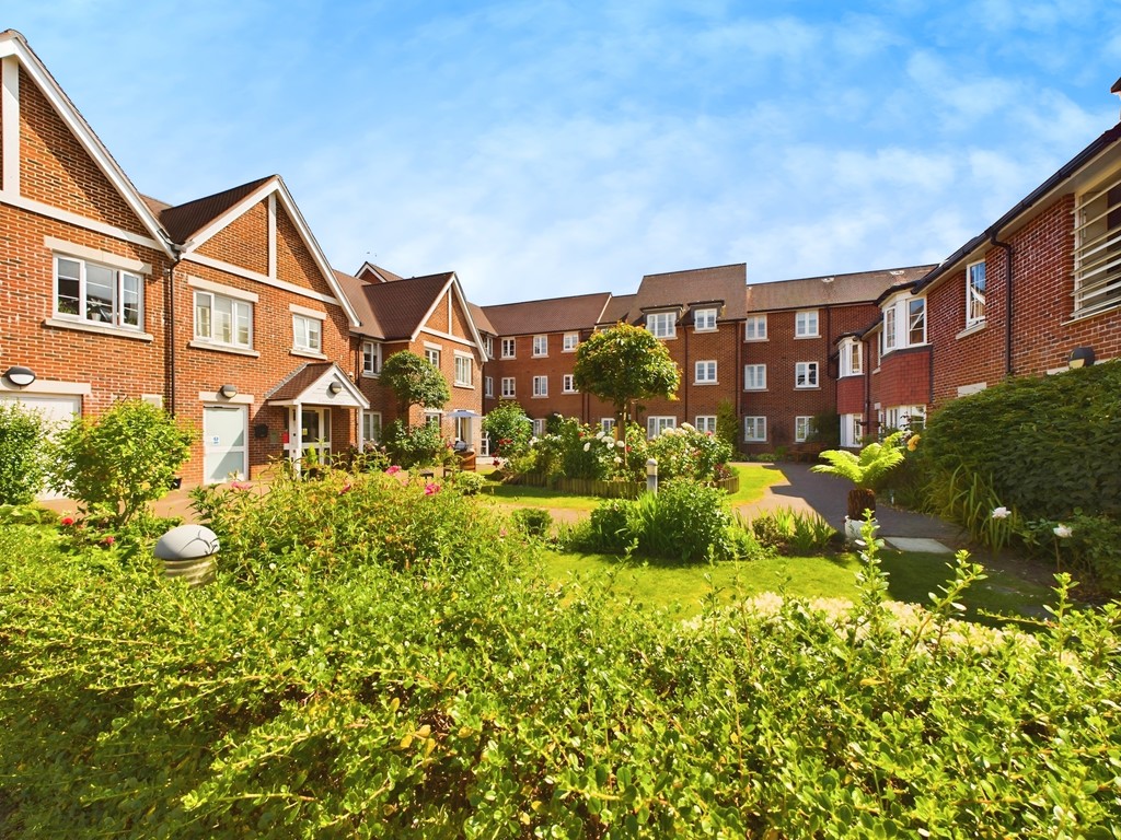 2 bed apartment to rent in Brighton Road, Horsham  - Property Image 2