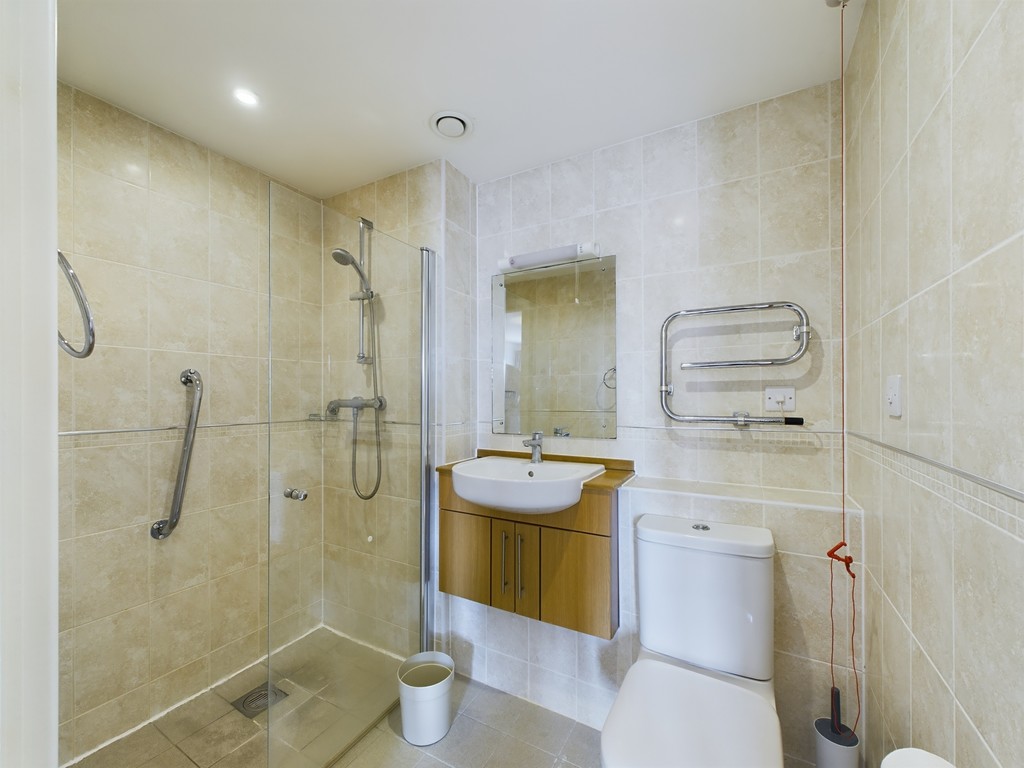 2 bed apartment to rent in Brighton Road, Horsham  - Property Image 3