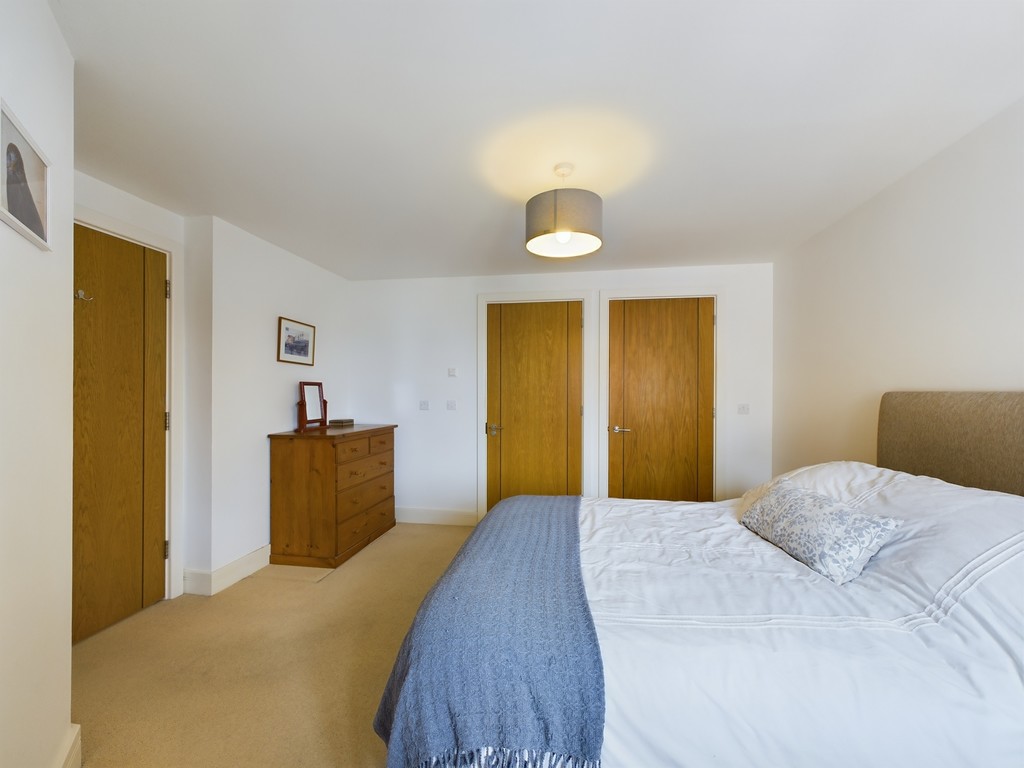 2 bed apartment to rent in Brighton Road, Horsham  - Property Image 5