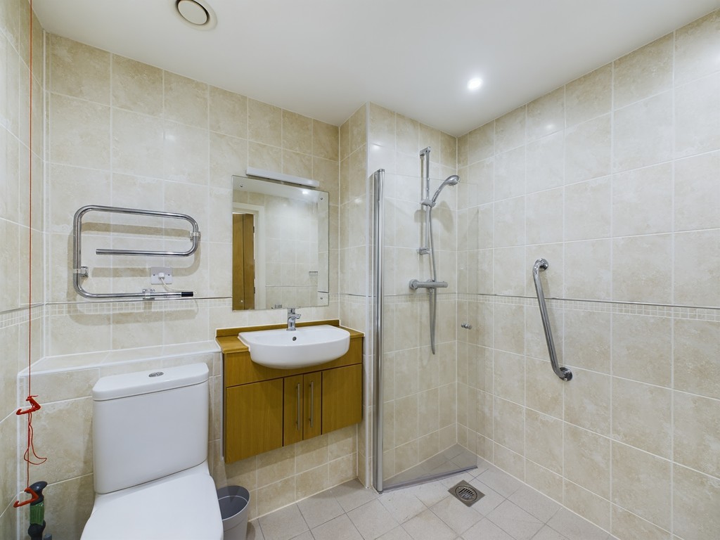 2 bed apartment to rent in Brighton Road, Horsham  - Property Image 7