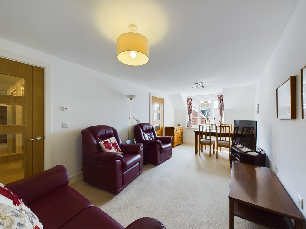 2 bed apartment to rent in Brighton Road, Horsham  - Property Image 8
