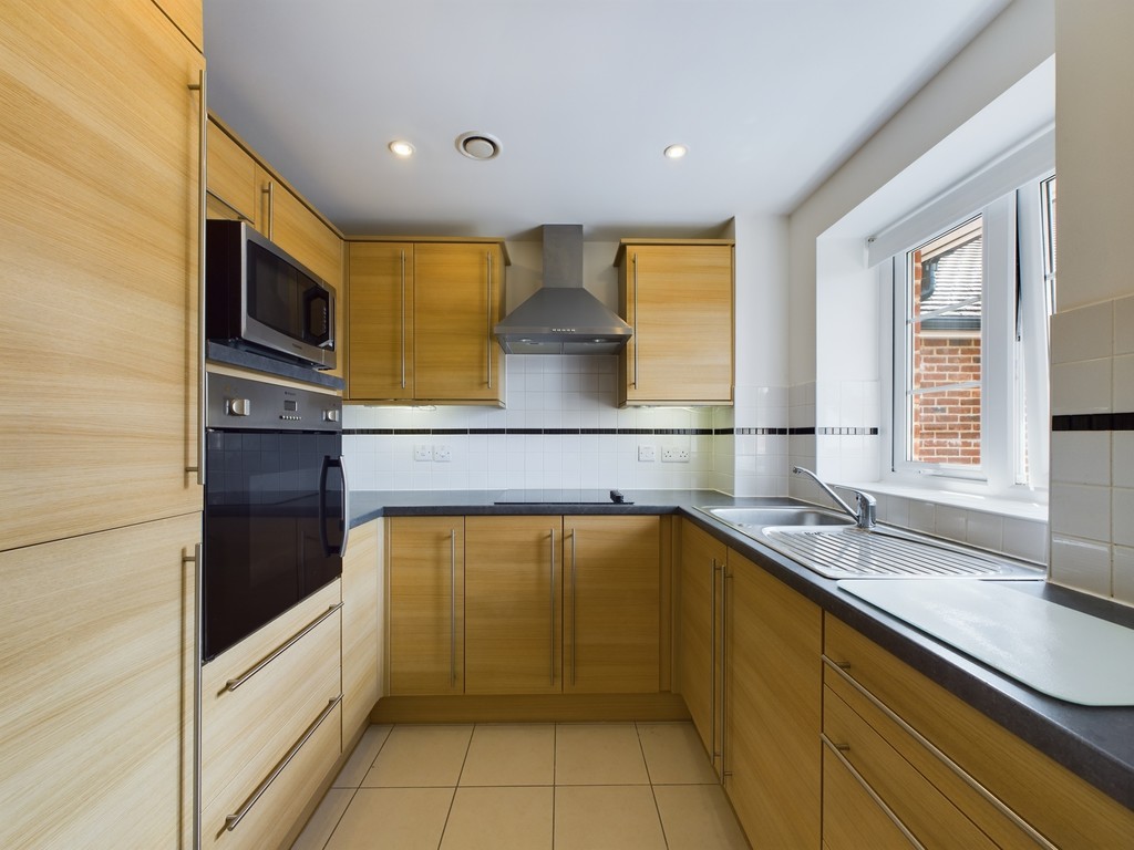 2 bed apartment to rent in Brighton Road, Horsham  - Property Image 9