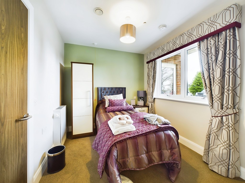 2 bed for sale in Birchgrove Road, Haywards Heath  - Property Image 6