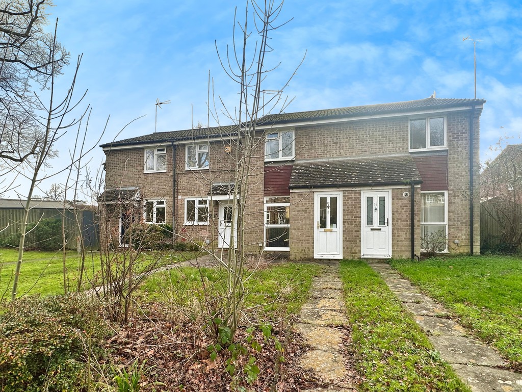 2 bed terraced house for sale in Stoneybrook, Horsham  - Property Image 1