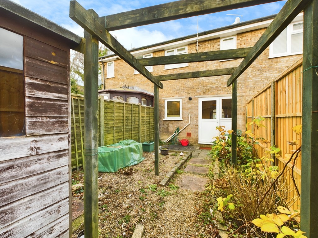 2 bed terraced house for sale in Stoneybrook, Horsham  - Property Image 7