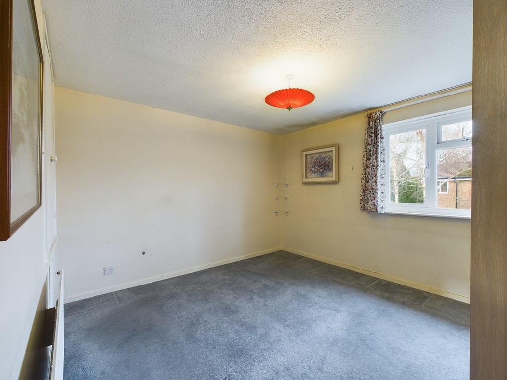 2 bed terraced house for sale in Stoneybrook, Horsham  - Property Image 10