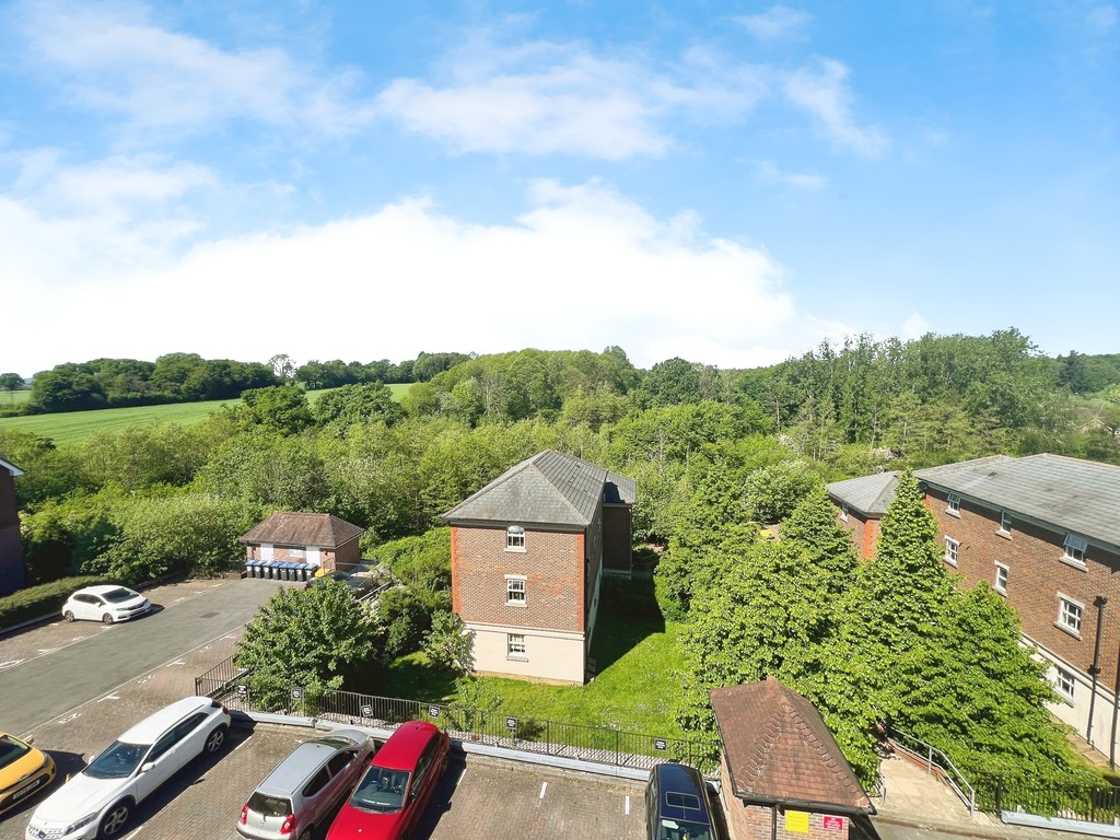 2 bed flat for sale in Highbank, Haywards Heath  - Property Image 15
