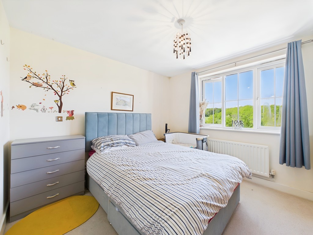 2 bed flat for sale in Highbank, Haywards Heath  - Property Image 4