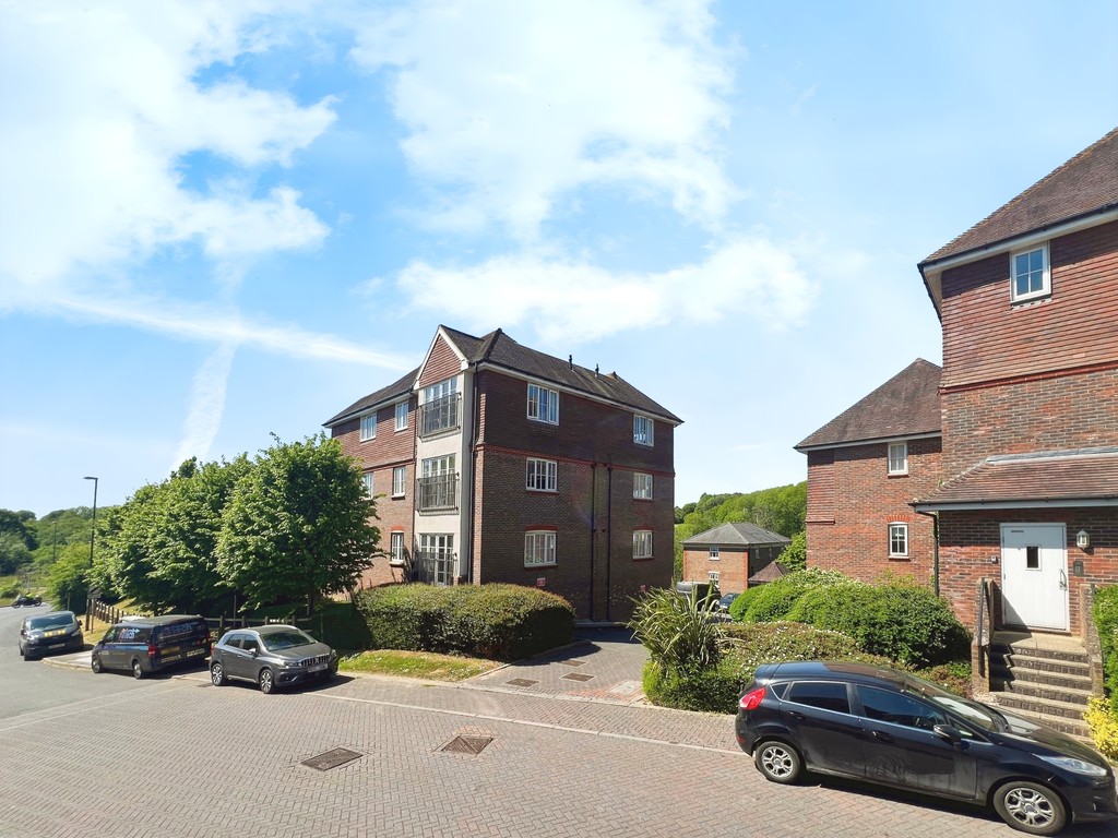 2 bed flat for sale in Highbank, Haywards Heath  - Property Image 1