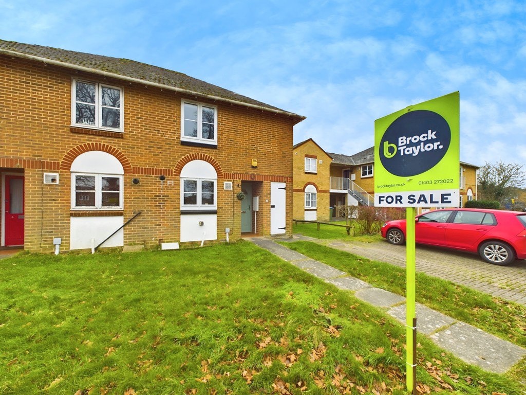 2 bed semi-detached house for sale in Moorhead Road, Horsham  - Property Image 1