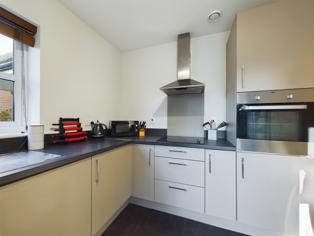 1 bed ground floor flat for sale in Rapley Rise, Horsham  - Property Image 8