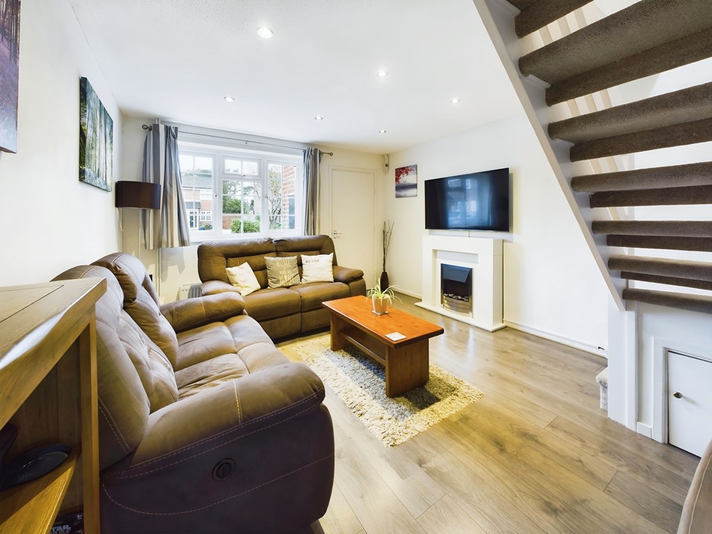 2 bed end of terrace house for sale in Wakehurst Mews, Horsham  - Property Image 8