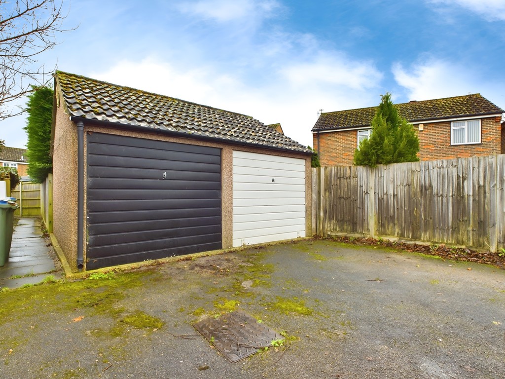 2 bed end of terrace house for sale in Wakehurst Mews, Horsham  - Property Image 4