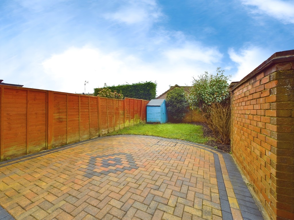 2 bed end of terrace house for sale in Wakehurst Mews, Horsham  - Property Image 5