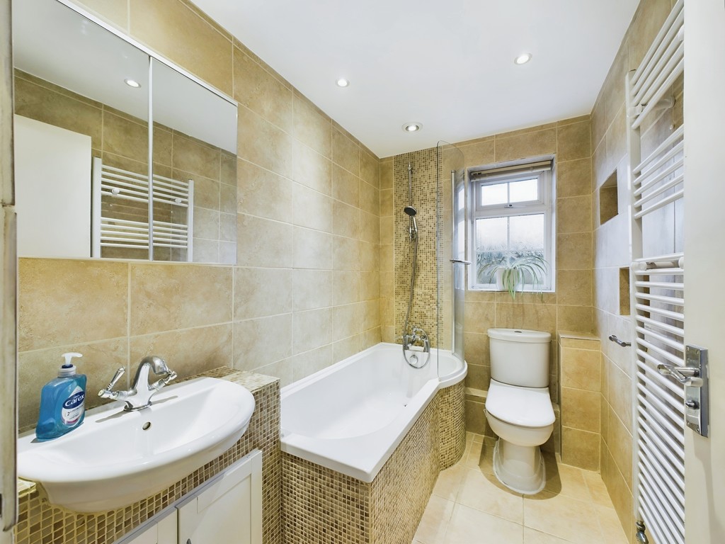 2 bed end of terrace house for sale in Wakehurst Mews, Horsham  - Property Image 6