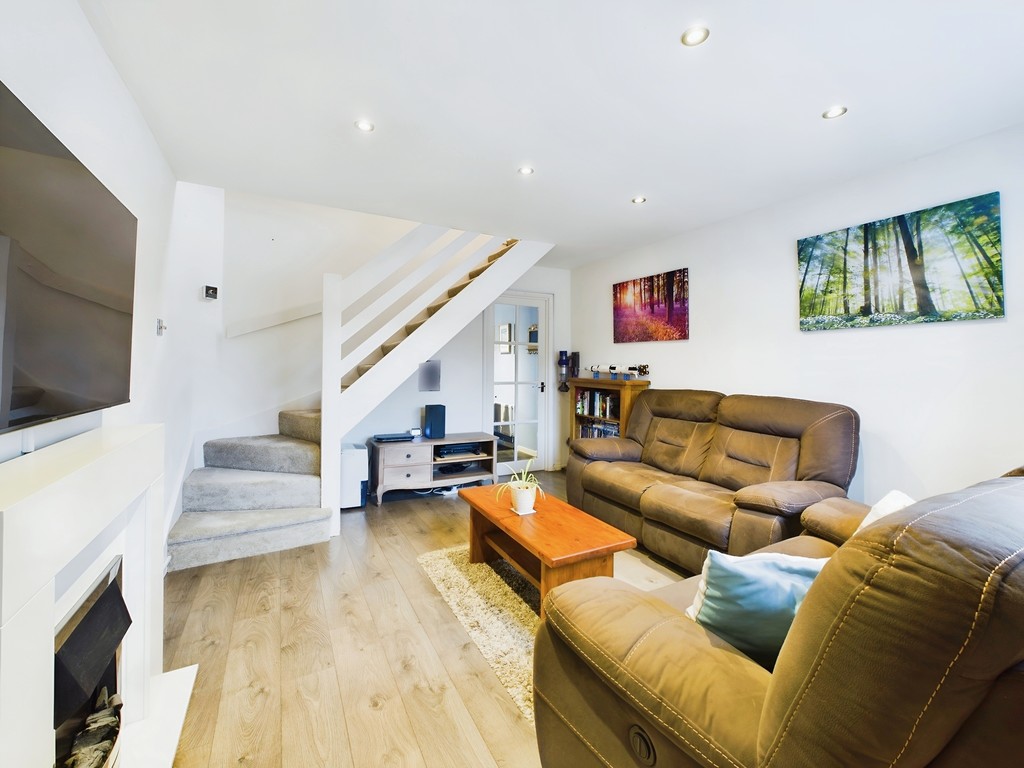 2 bed end of terrace house for sale in Wakehurst Mews, Horsham  - Property Image 9