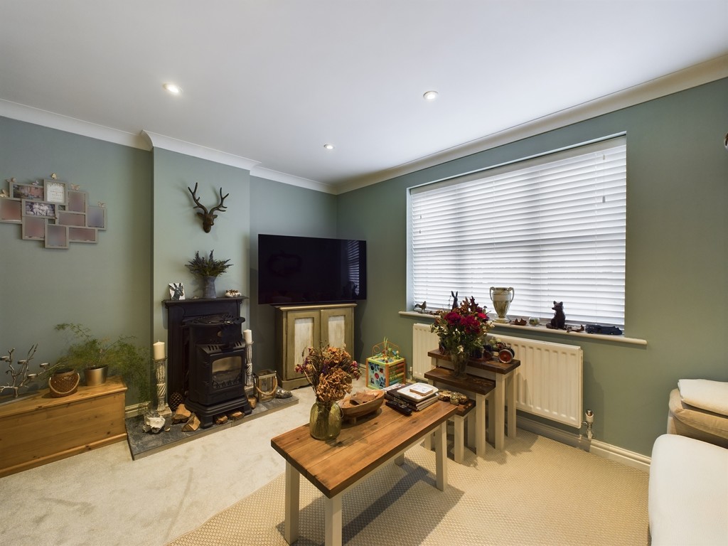 2 bed semi-detached house for sale in Primrose Copse, Horsham  - Property Image 2