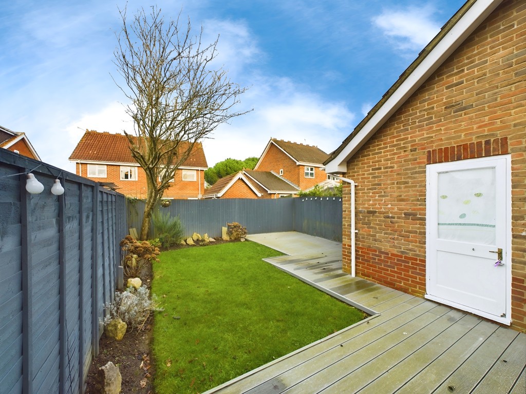 2 bed semi-detached house for sale in Primrose Copse, Horsham  - Property Image 10