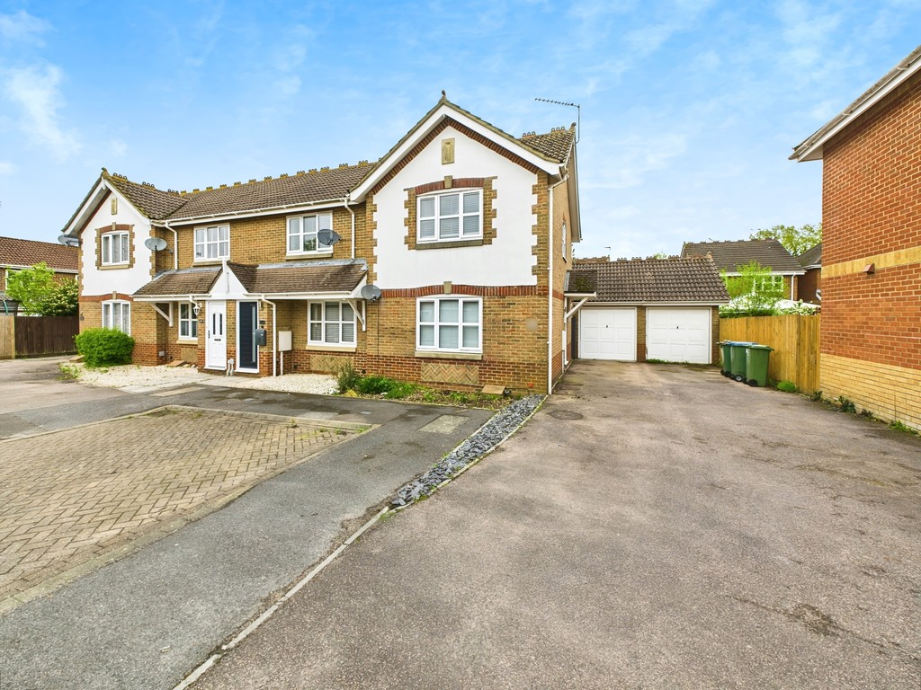 2 bed semi-detached house for sale in Primrose Copse, Horsham  - Property Image 1